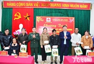 Bond between soldier-journalists and people of Nguyen Hue commune
